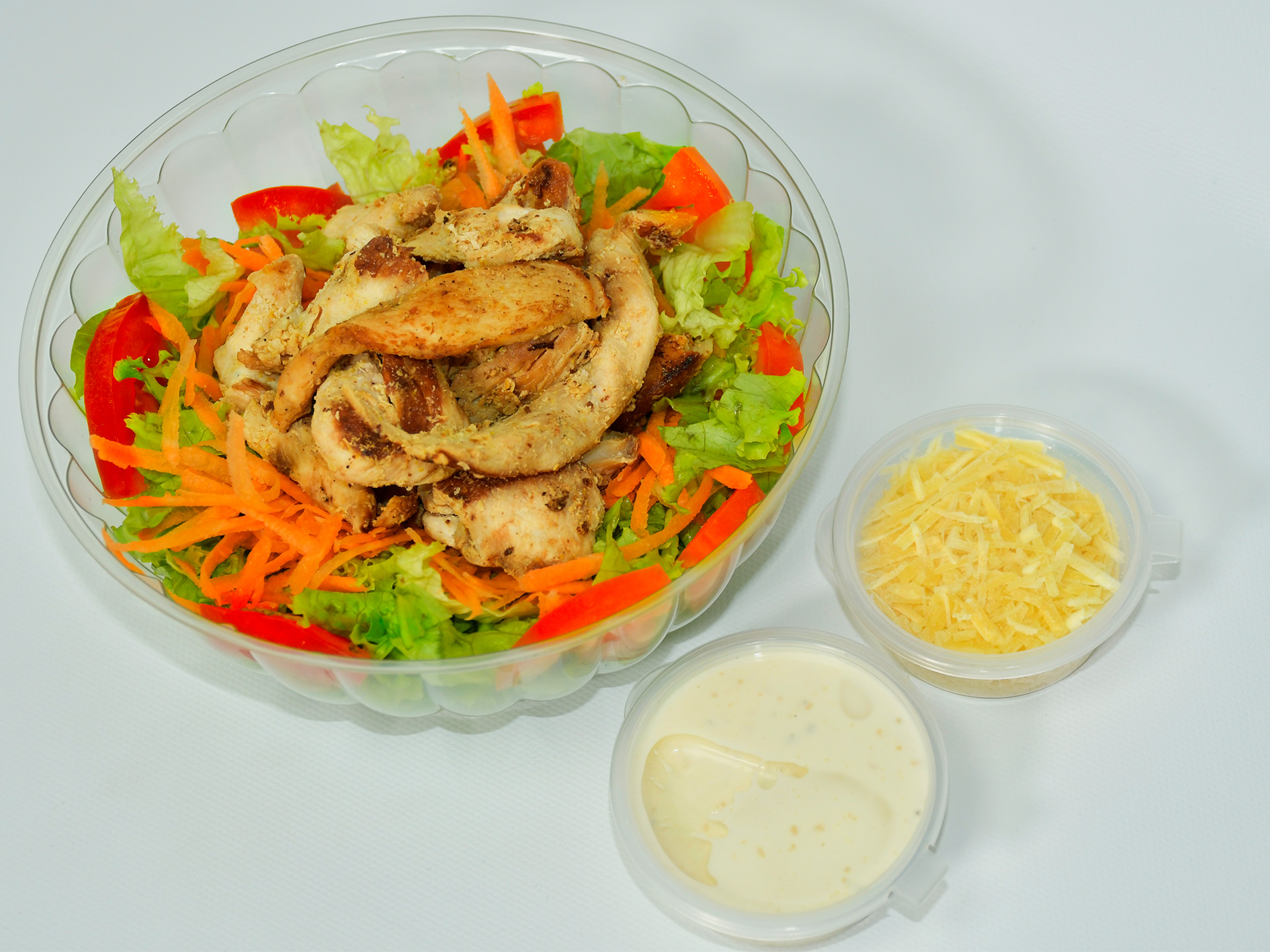 Ensalada mediana con 1 proteína 2 vegetales