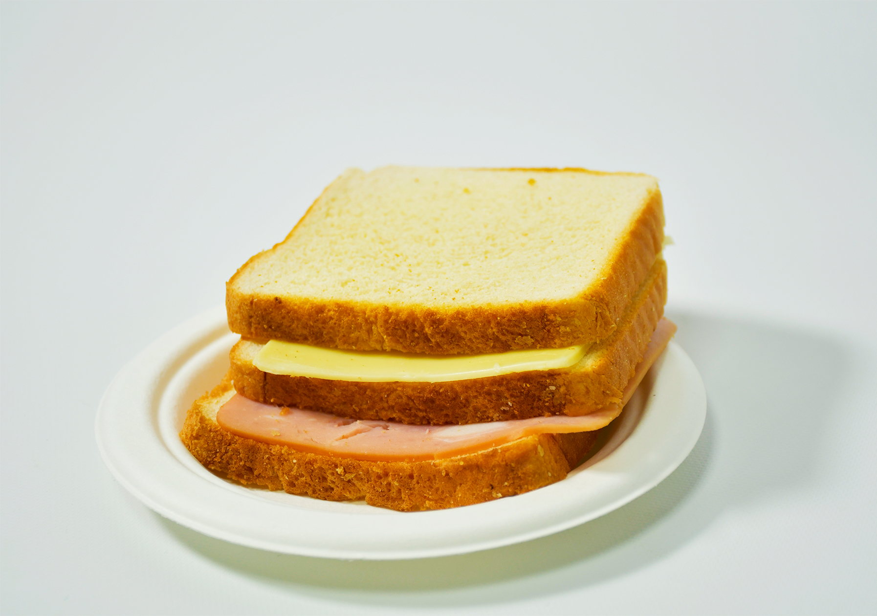 Sanduche jamón y queso