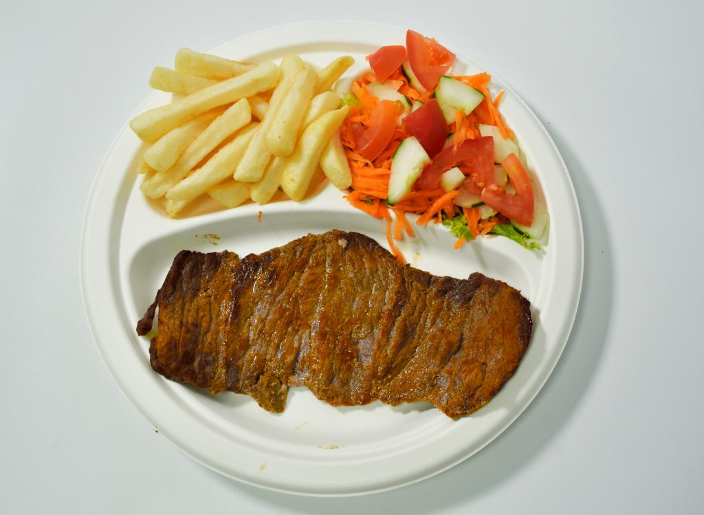 plancha de res papas y ensalada