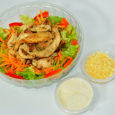 Ensalada mediana con 1 proteína 2 vegetales