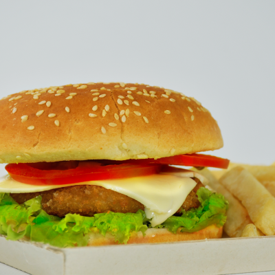 Hamburguesa de pollo con papas