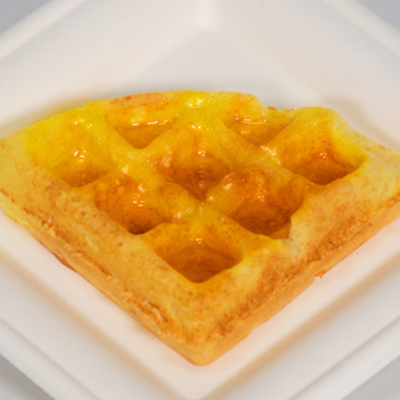 Mini waffle de pan de yuca con maple