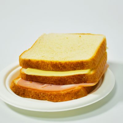 Sanduche jamón y queso