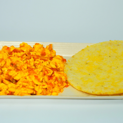 arepa con hogao y huevo
